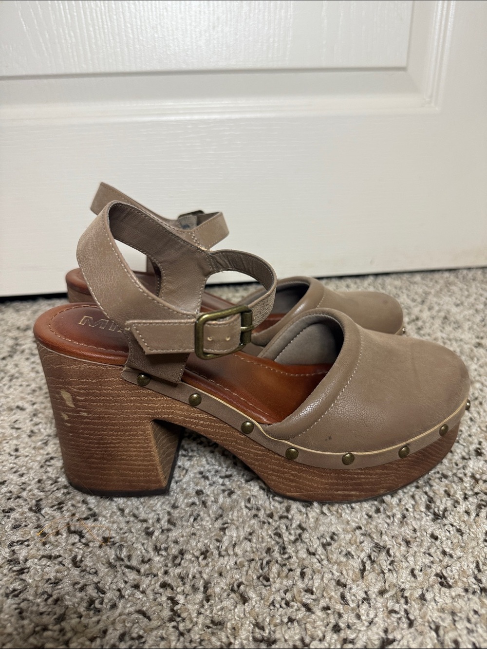 Vintage Mia Analie Block Heel Platform Clogs size Taupe Sz 9 Ladies - Picture 3 of 9